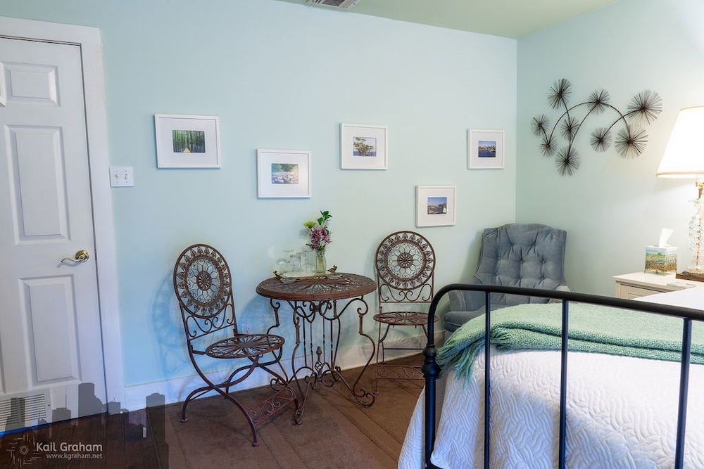 Equinox Inn at Canyon Lake - photo 13