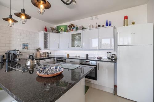 Cape Town Skyroof Apt LoadShedding Proof Ocean Views