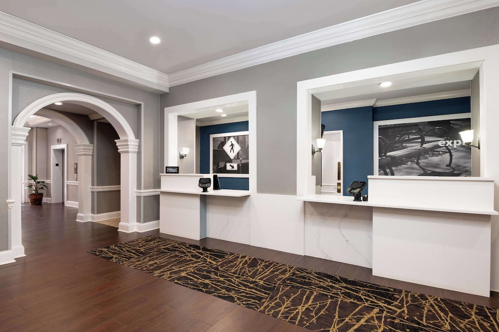 Hampton Inn & Suites Stamford - photo 5