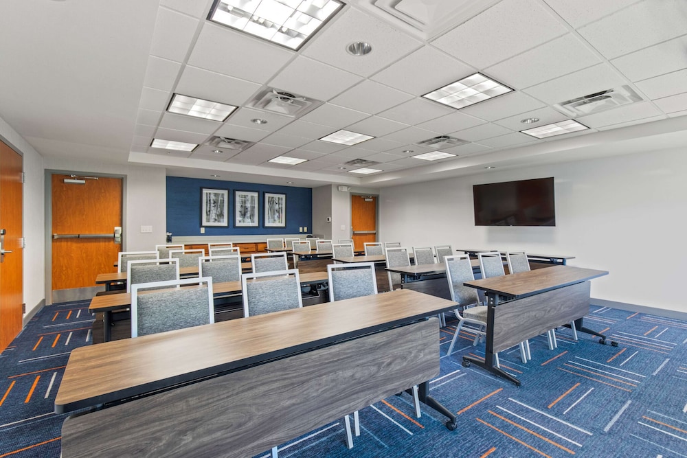 Hampton Inn & Suites Greeley - photo 47