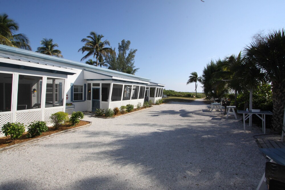 Tropical Winds Motel & Cottages - photo 71