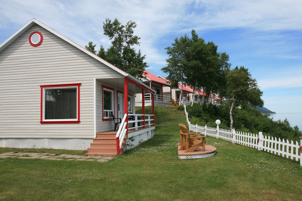 Motel Les Chalets Bo Fleuve — hotel in Saint-Simeon