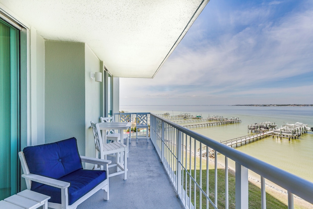 Pensacola Beach Vacation Rental with Private Balcony — 4-Star Luxury Hotel in Gulf Breeze, United States