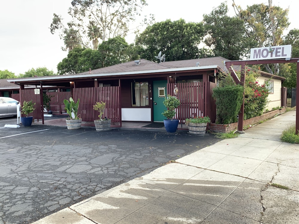 Pacheco Pass Motel - photo 7