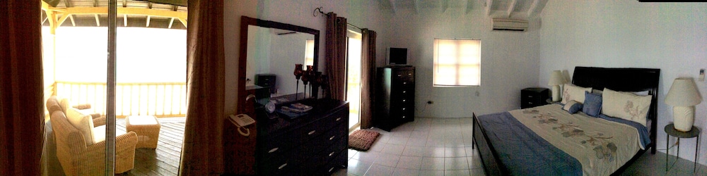 Rendezvous Bay Hotel — Blowing Point Village — photo 3