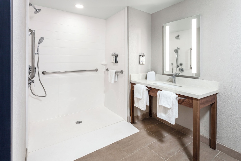 Candlewood Suites Columbus North - photo 33