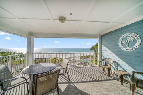 Four Shores Unit 1 Beach Condo Direct Gulf with Pool & Spa — 4-Star Luxury Hotel in Indian Shores, United States