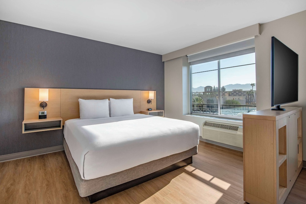 Hyatt Place Riverside Downtown - photo 24