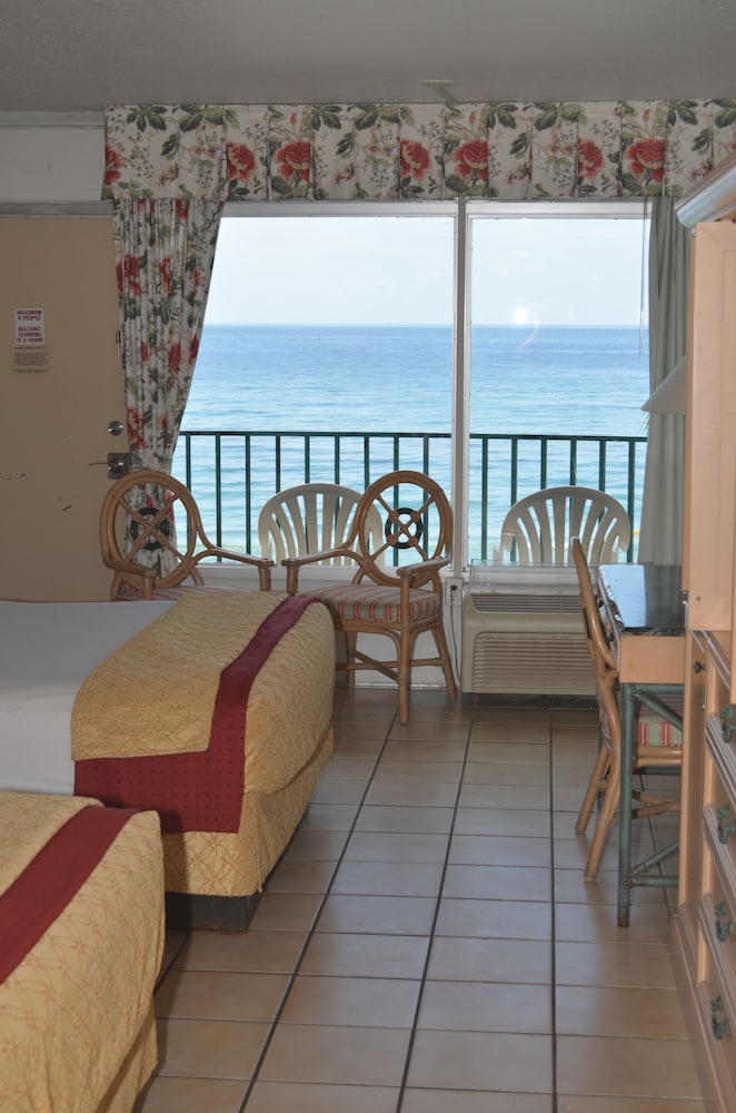 Days Inn by Wyndham Panama City Beach Beachfront Resort - photo 7
