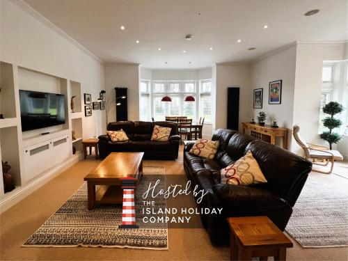 2 Shanklin Manor Ground Floor apartment overlooking Park in Shanklin Old Village — 4-Star Luxury Hotel in Shanklin, United Kingdom