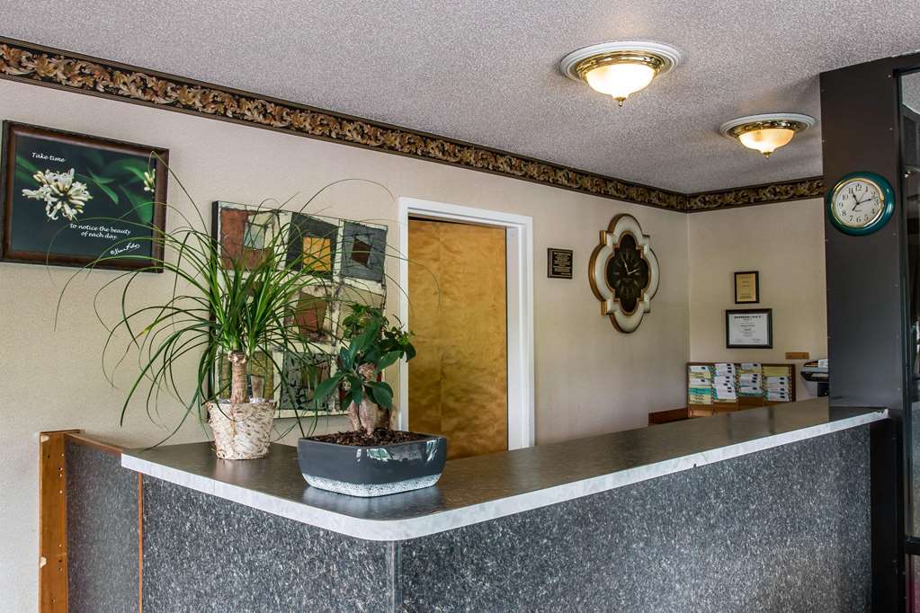 Econo Lodge Paw Paw - photo 8