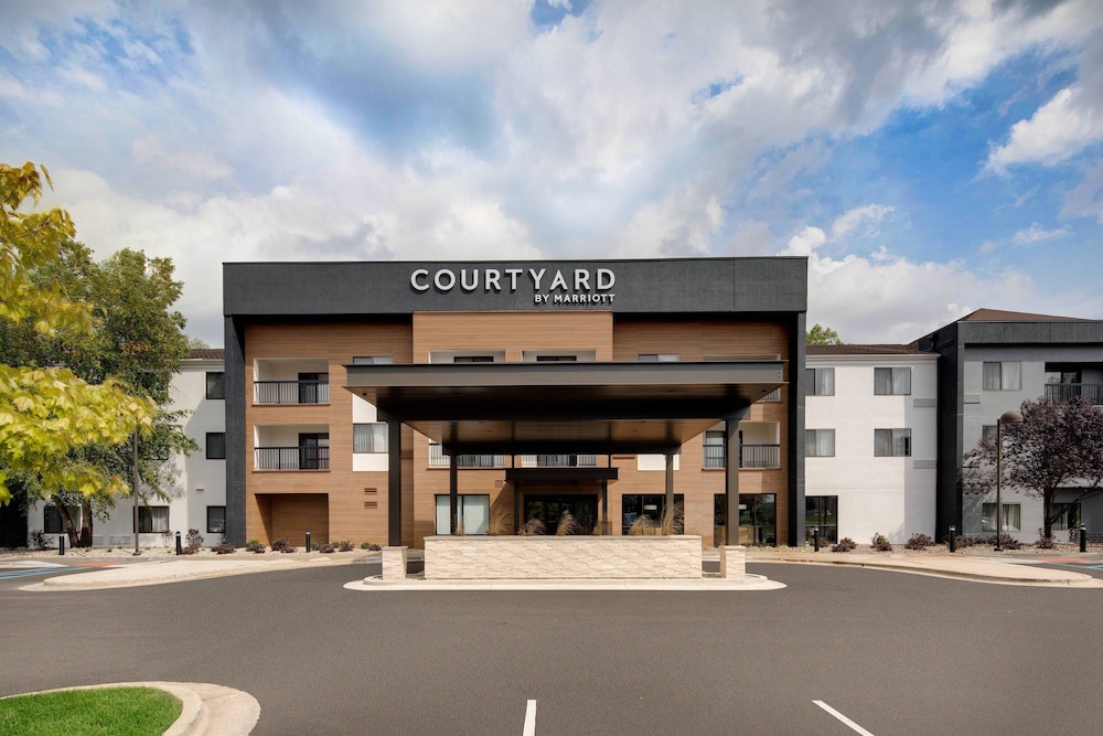 Courtyard by Marriott Grand Rapids Airport - photo 37