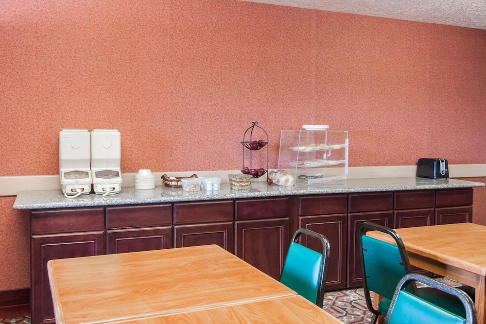Bridgeway Inn & Suites Sublimity - photo 32