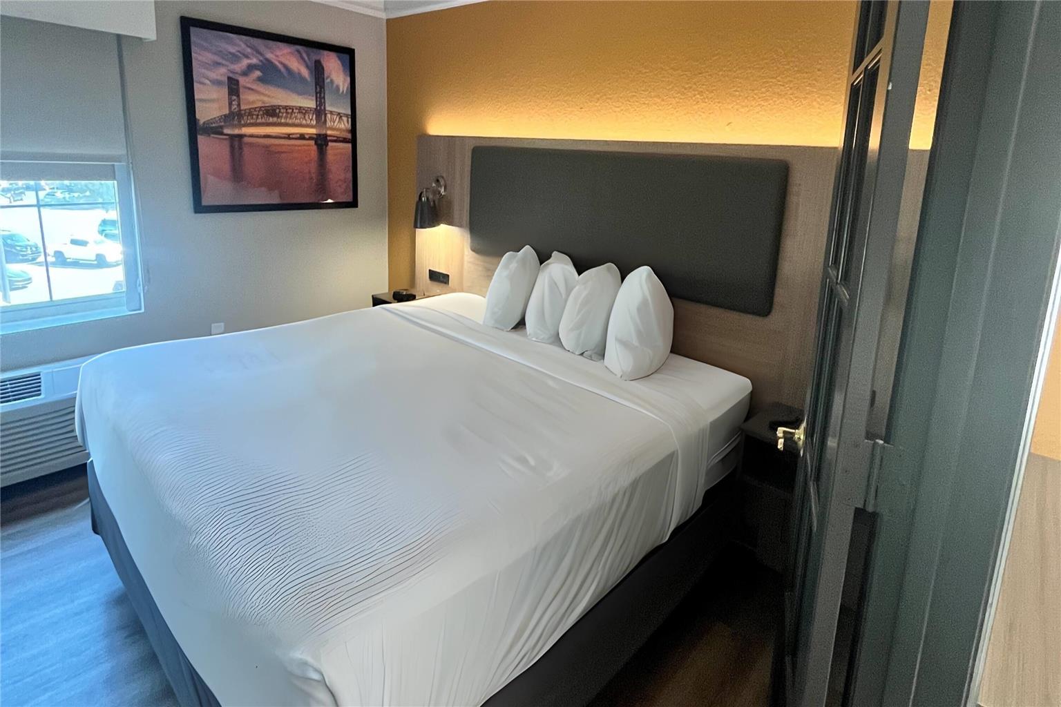 La Quinta Inn & Suites by Wyndham Jacksonville Butler Blvd - photo 27