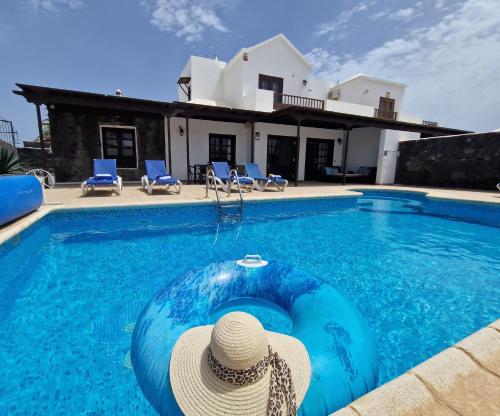 Villablanca Mar Private Pool in a Charming Retreat of Serenity in Playa Blanca, Spain