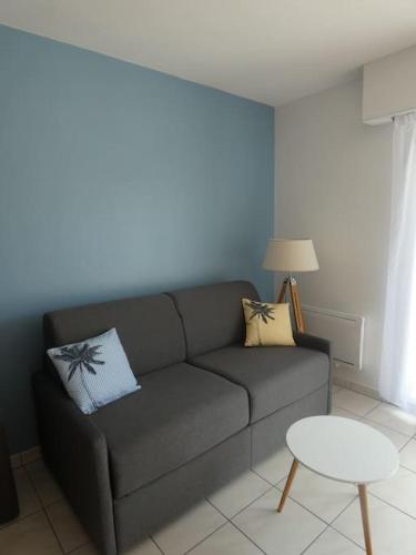 Joli Studio 28m 200m Plage Avec Balcon in Saint-Hilaire-De-Riez, France