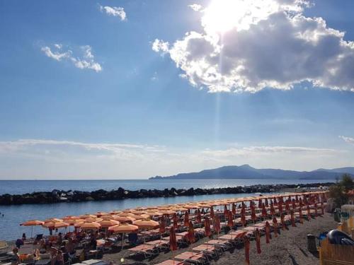 Appartamento silenzioso comodo alle spiagge e stazione ferroviaria — 4-Star Luxury Hotel in Lavagna, Italy