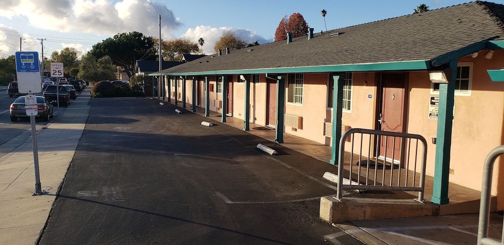 Riverside Inn & Suites Santa Cruz - photo 38