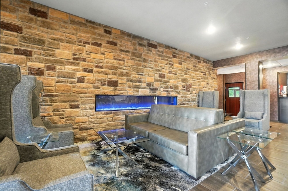 Cobblestone Hotel & Suites Bellefontaine - photo 10