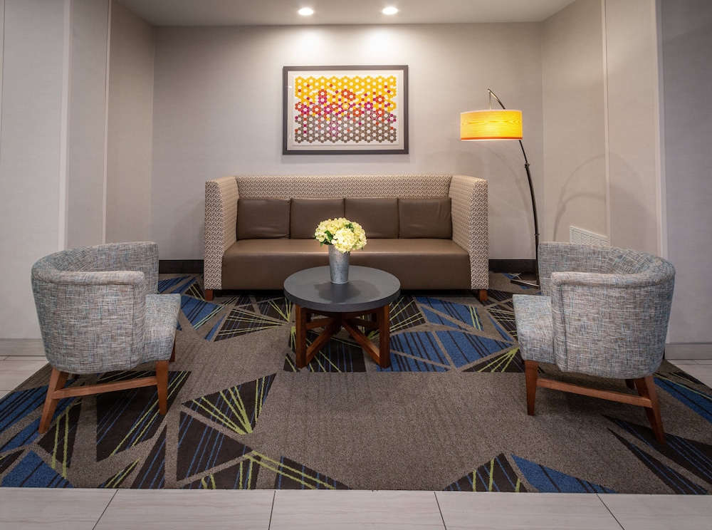 Holiday Inn Express Hotel & Suites Tupelo by IHG - photo 55