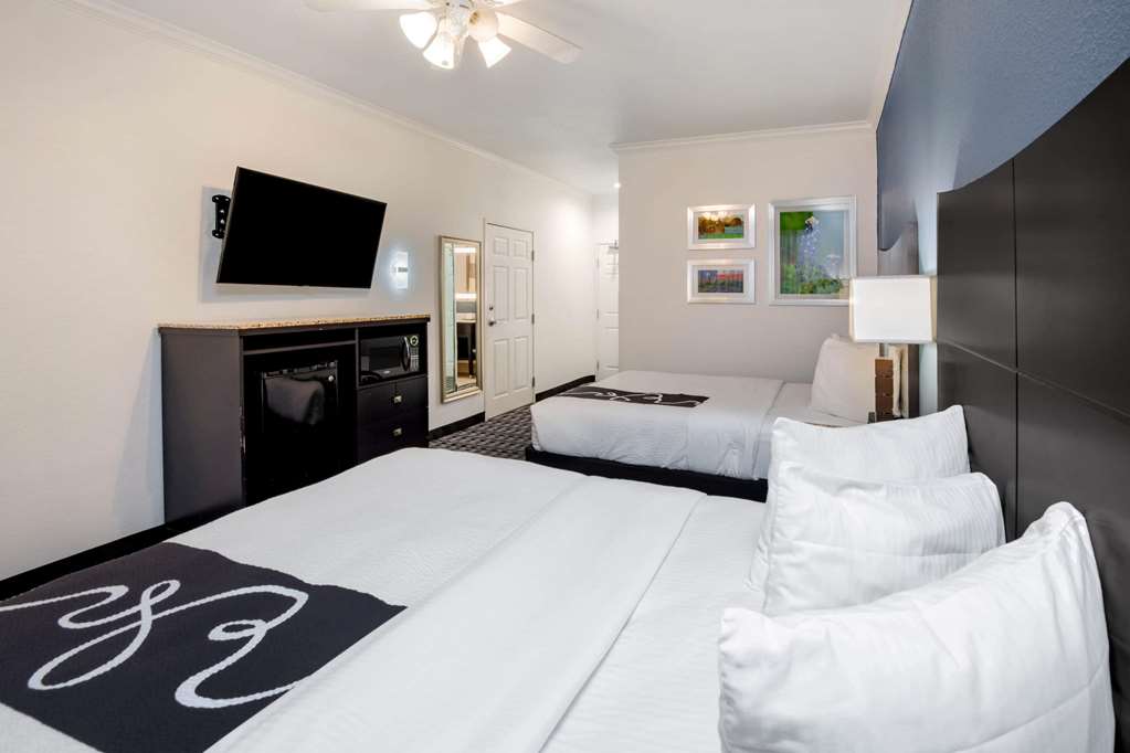 La Quinta Inn & Suites by Wyndham Dalhart - photo 35