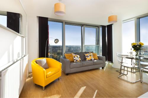 2 Bedroom 2 Bathroom Apartment in Central Milton Keynes with Free Parking and Smart TV Contractors Relocation Business Travellers — 4-Star Luxury Hotel in Milton Keynes, United Kingdom