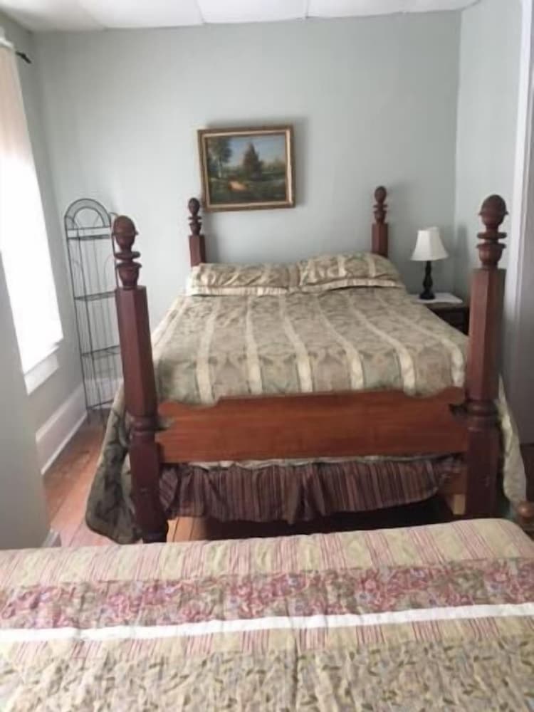 Victorian Charm Inn - photo 36