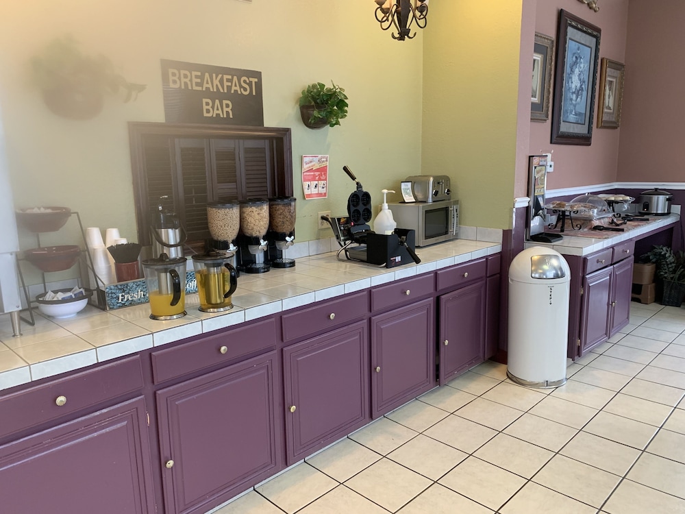 Lincoln Inn Express Hotel and Suites - photo 30