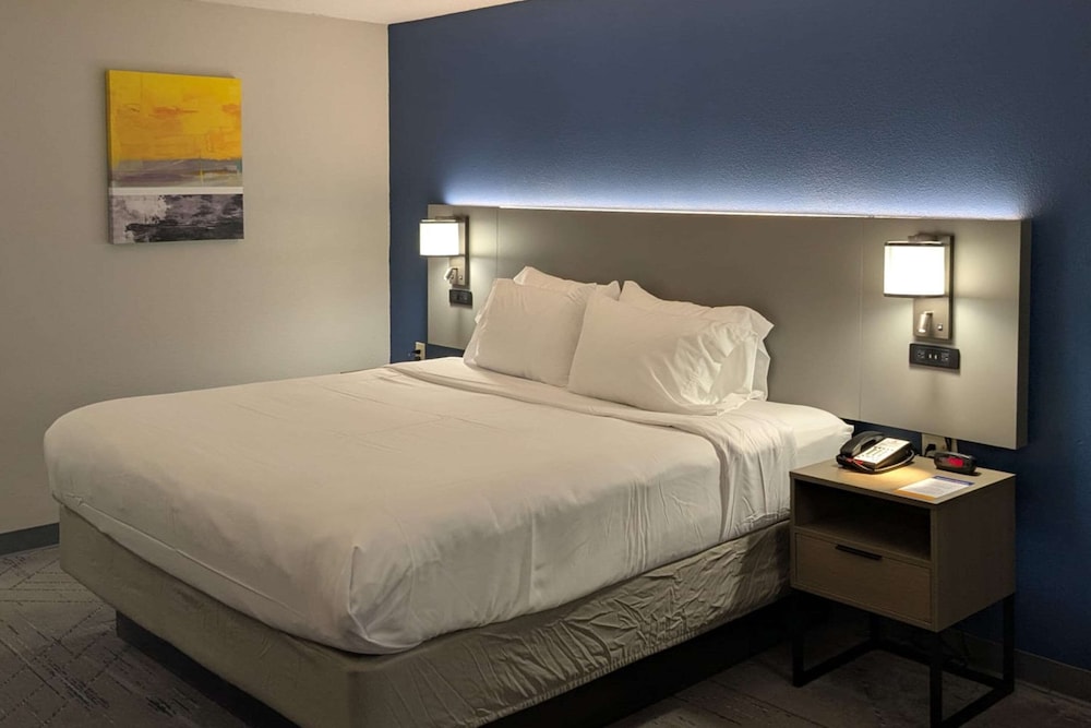 Comfort Inn & Suites Sharonville Cincinnati North - photo 9