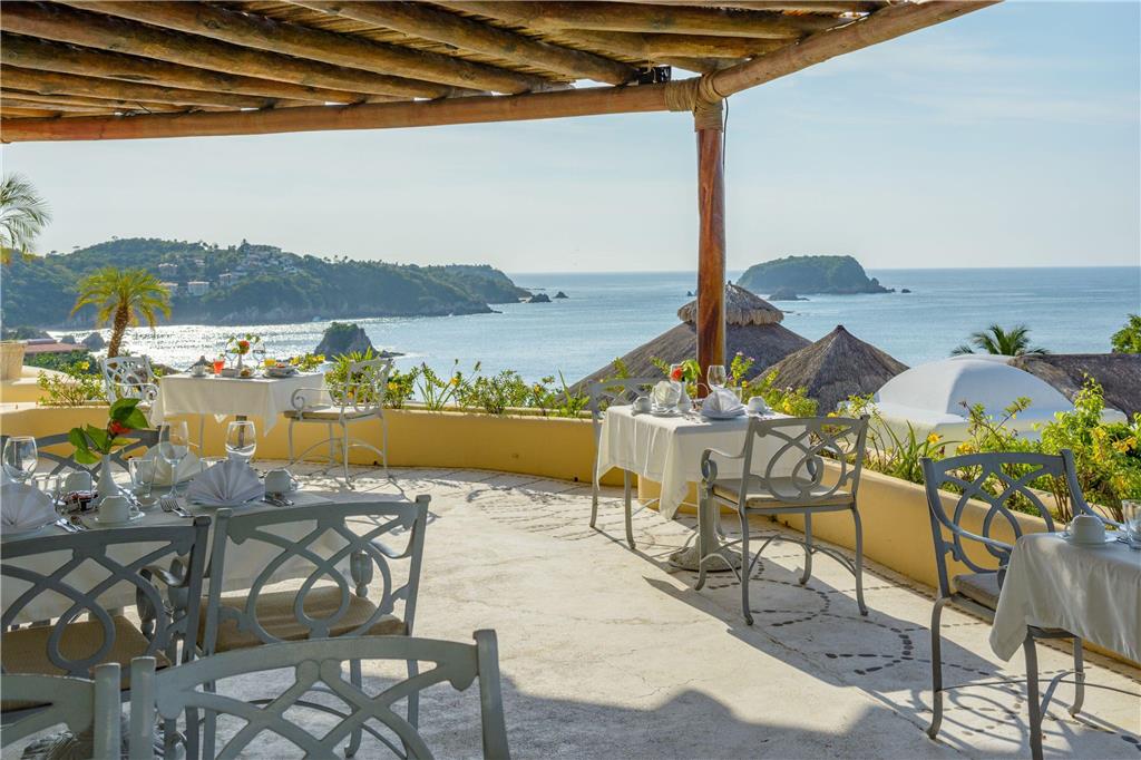 Las Cupulas restaurant terrace