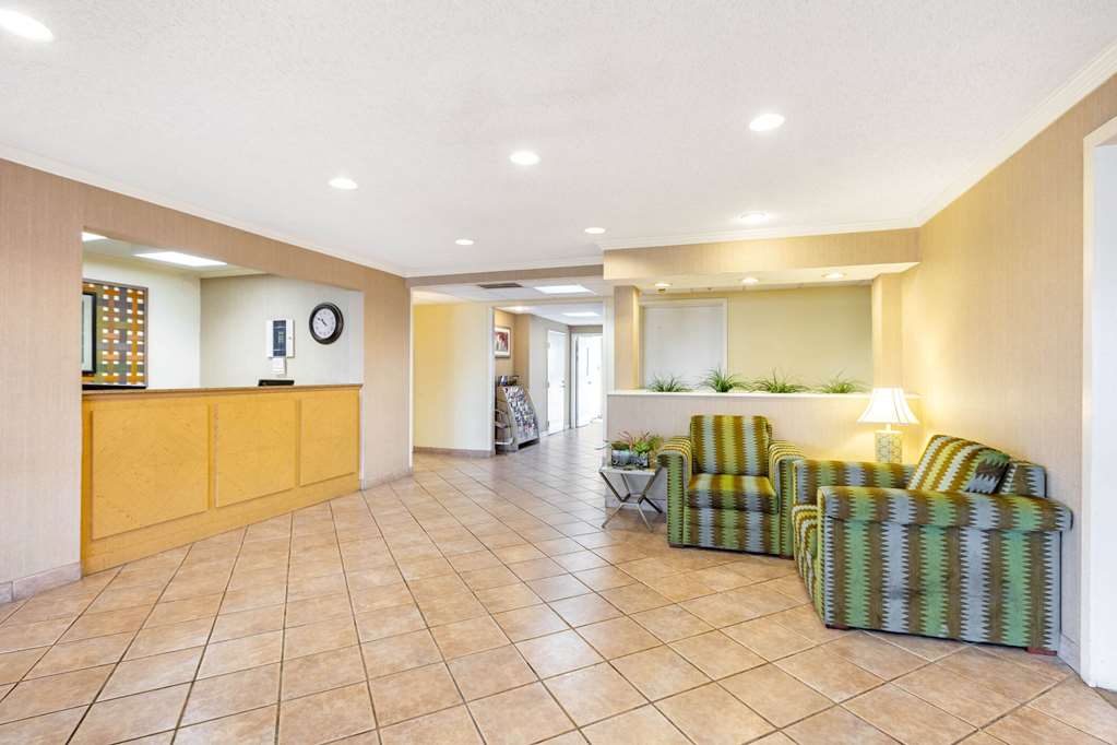 La Quinta Inn & Suites by Wyndham El Paso East - featured photo