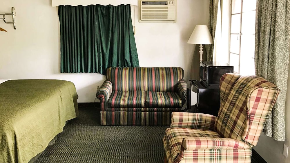 Relax Inn Altoona - photo 36
