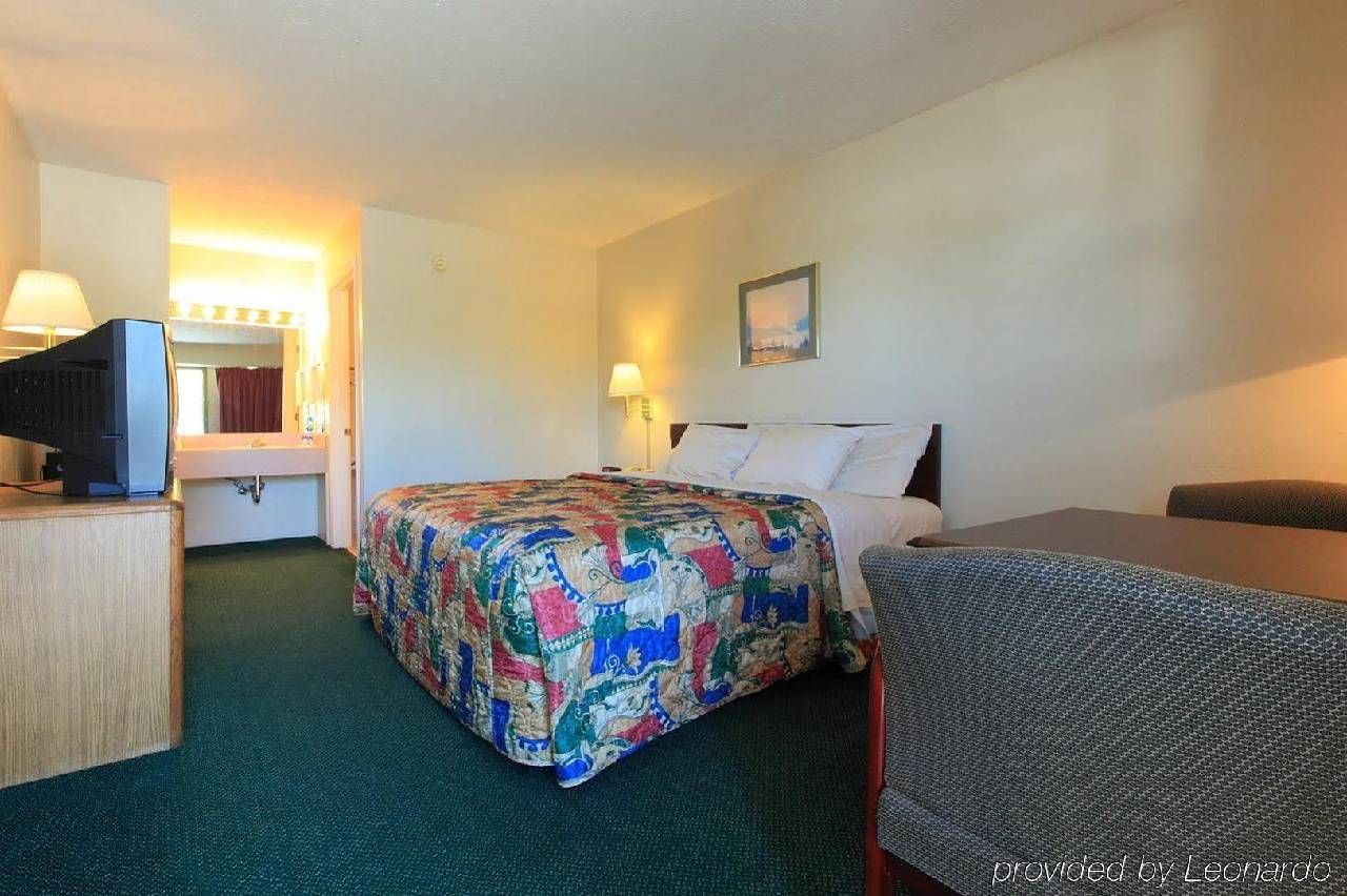 Americas Best Value Inn Hazard - photo 10