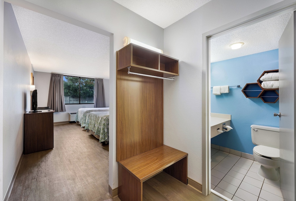 Ramada by Wyndham Painted Post Corning - photo 9
