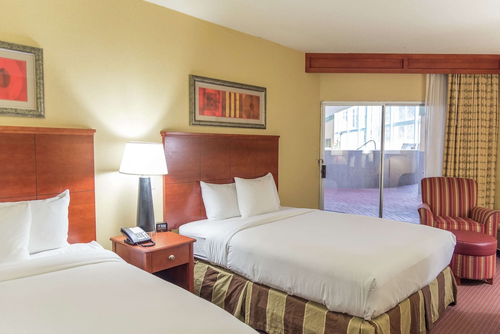 DoubleTree by Hilton Holland - photo 12