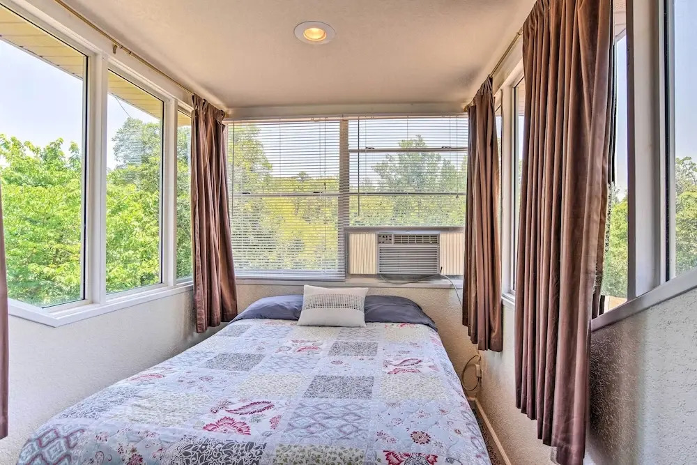 Hot Springs Vacation Rental Home on Lake Hamilton - photo 3