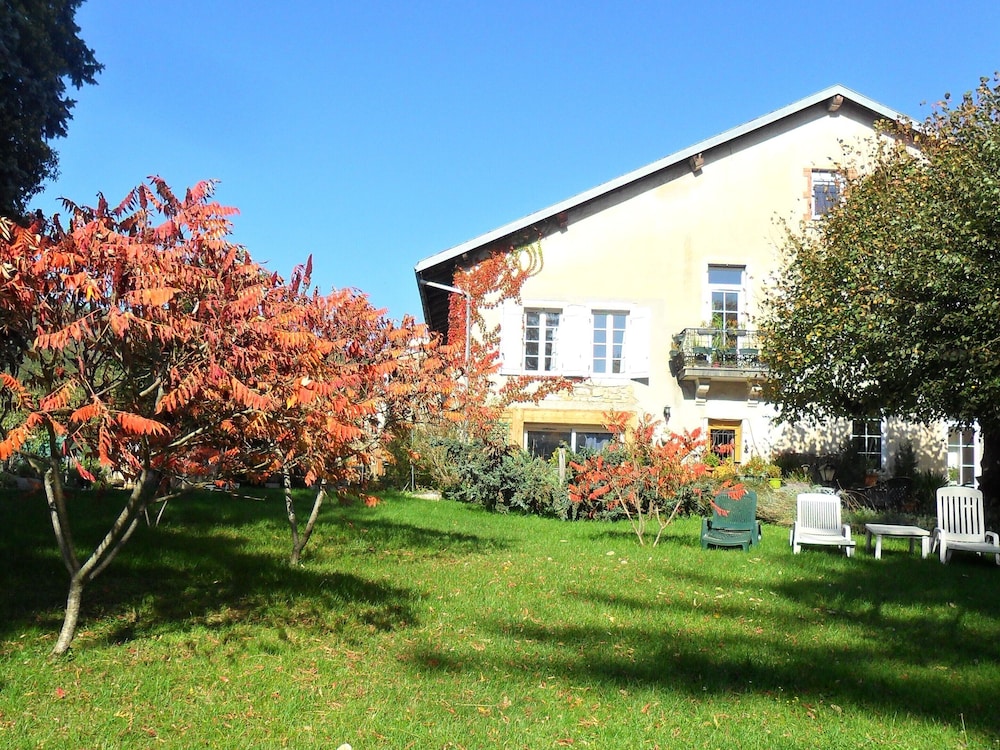 A la Grenouille du Jura Oyonnax Nantua — hotel in Bellignat