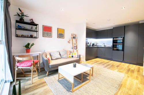Cosy Studio flat with a Balcony Pass the Keys — 4-Star Luxury Hotel in London, United Kingdom