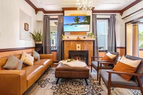 6BR 3BR Retro Modern Home Hard Rock & Boardwalk — 4-Star Luxury Hotel in Atlantic City, United States