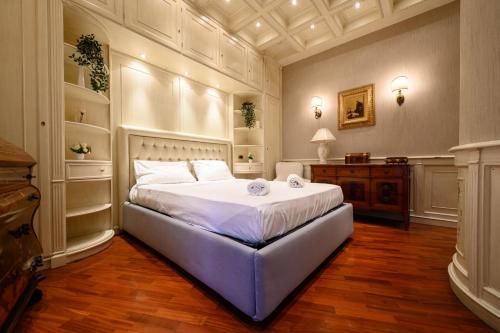 Totò e Peppino Family House — 4-Star Luxury Hotel in Naples, Italy