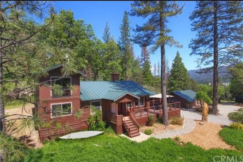 Uncle Grizz's Cabin...get intouch with nature — 4-Star Luxury Hotel in Central Valley, United States