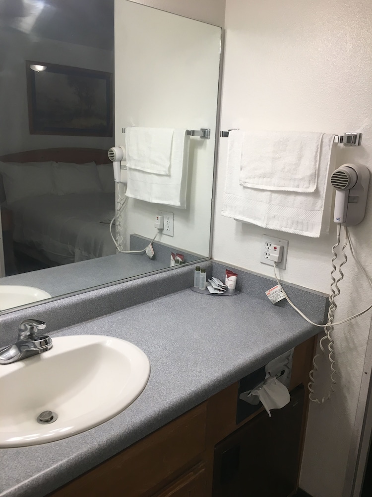 Quality Inn Carlin - photo 12
