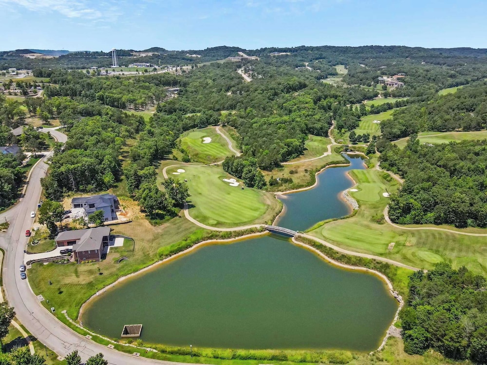 Villa at the Hills A Grand Branson Vacation 4 BDR Golf Resort Villa - photo 23