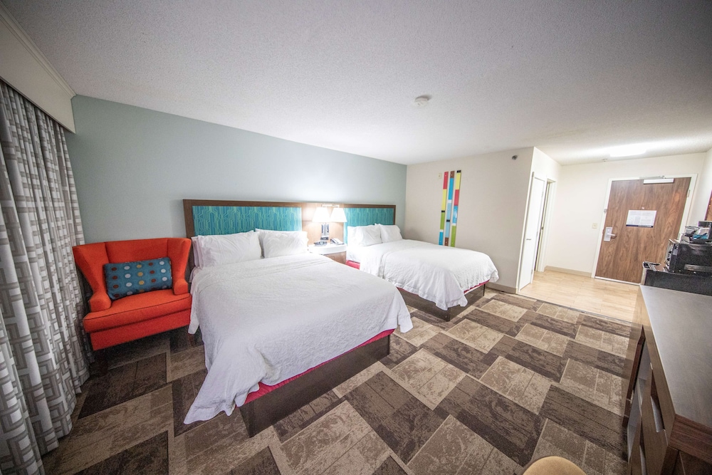 Hampton Inn Hutchinson - photo 18