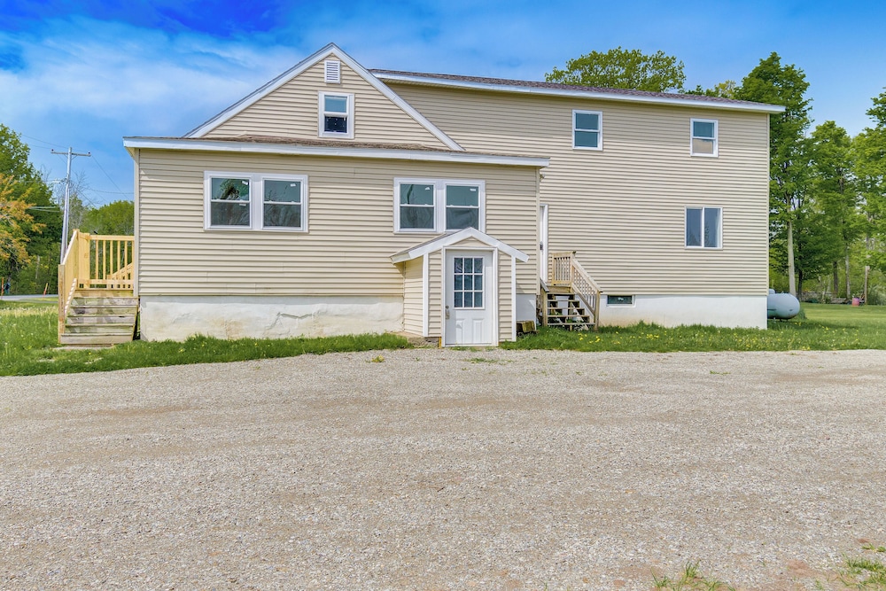 Spacious Oswego Home 6 Mi To Fort Ontario 19742994 — Oswego
