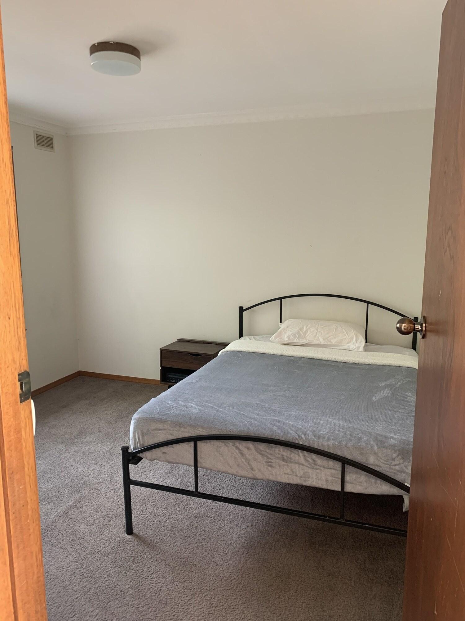 3 Bed Close to GV Hospital — 4-Star Luxury Hotel in Shepparton, Australia