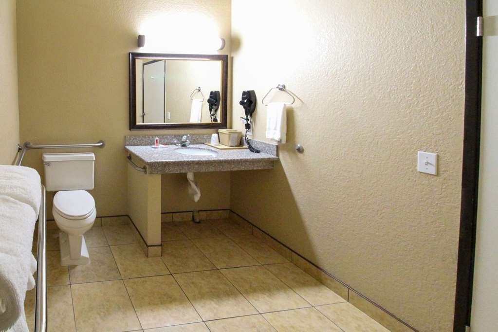 Econo Lodge Inn & Suites Fallbrook Downtown - photo 15