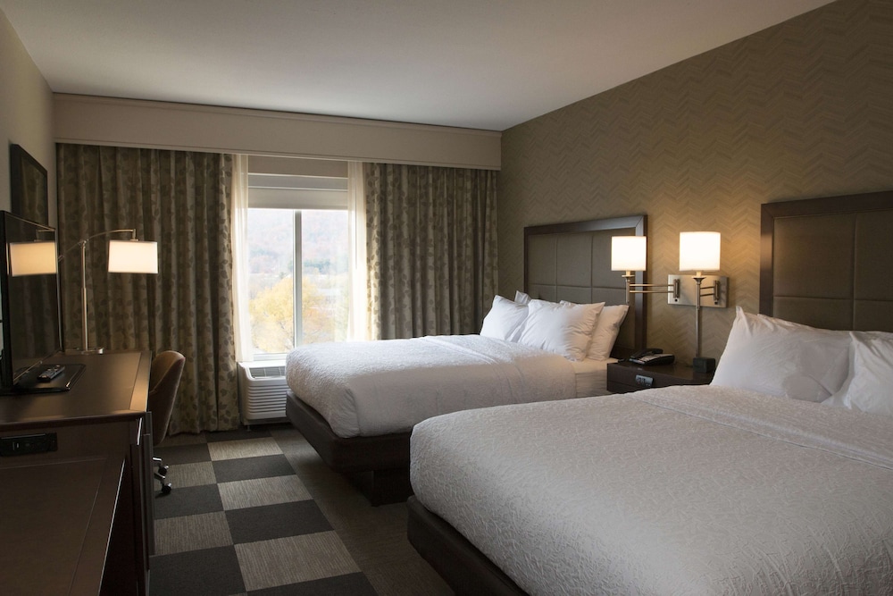 Hampton Inn & Suites Boone - photo 17