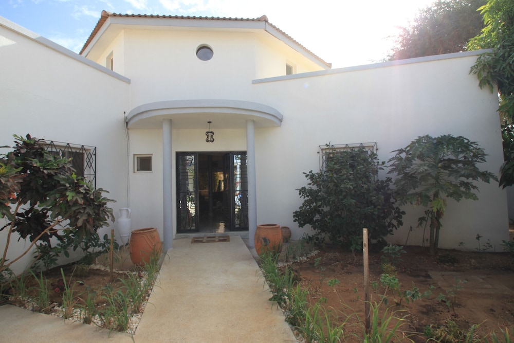 Amour Sénégal — 4-Star Luxury Hotel in Nguekhokh, Senegal