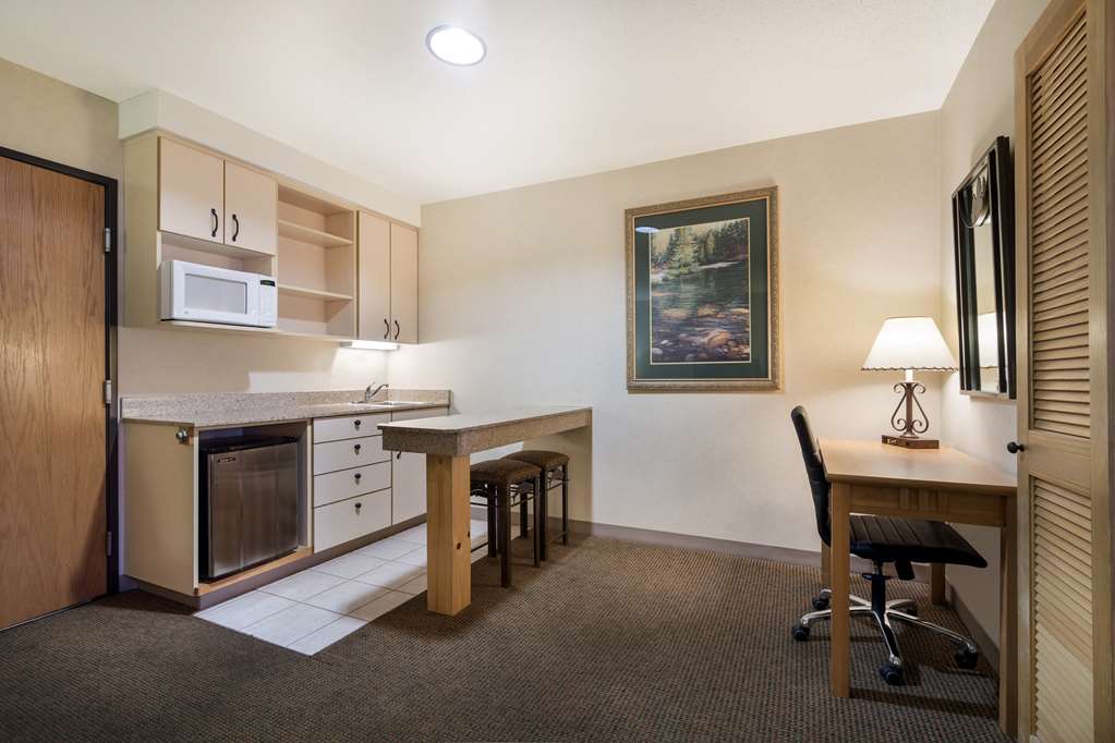 Best Western Golden Spike Inn & Suites - photo 10